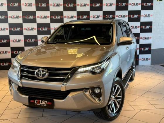 TOYOTA HILUX SW4 2.8 SRX 4X4 7 LUGARES 16V TURBO INTERCOOLER DIESEL 4P AUTOMÁTICO TOYOTA HILUX SW4 2.8 SRX 4X4 7 LUGARES 16V TURBO INTERCOOLER DIESEL 4P AUTOMÁTICO